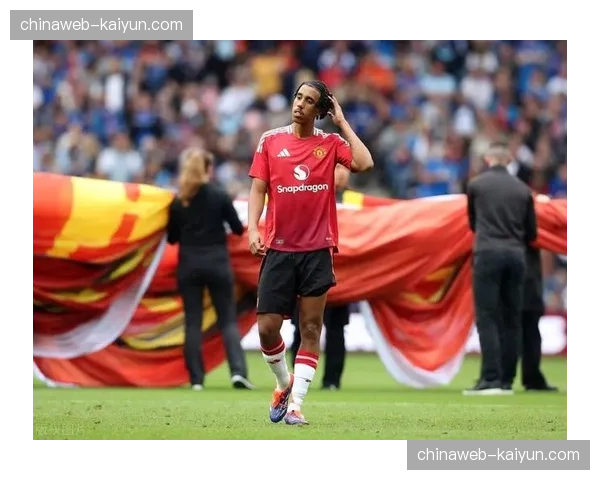 约罗髋部伤势恢复进展缓慢 曼联中卫轮换选择持续受限